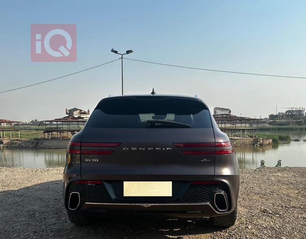 جێنسس GV70